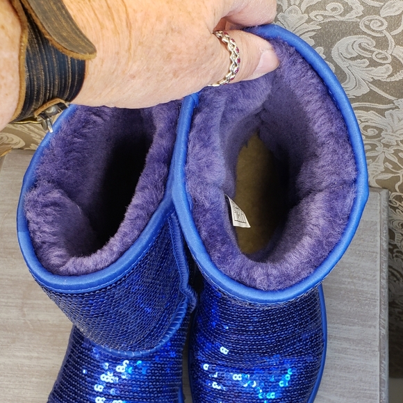 Ugg Australia Blue-Sequined Boots with Sheepskin Lining Women's size 6. - Picture 15 of 16